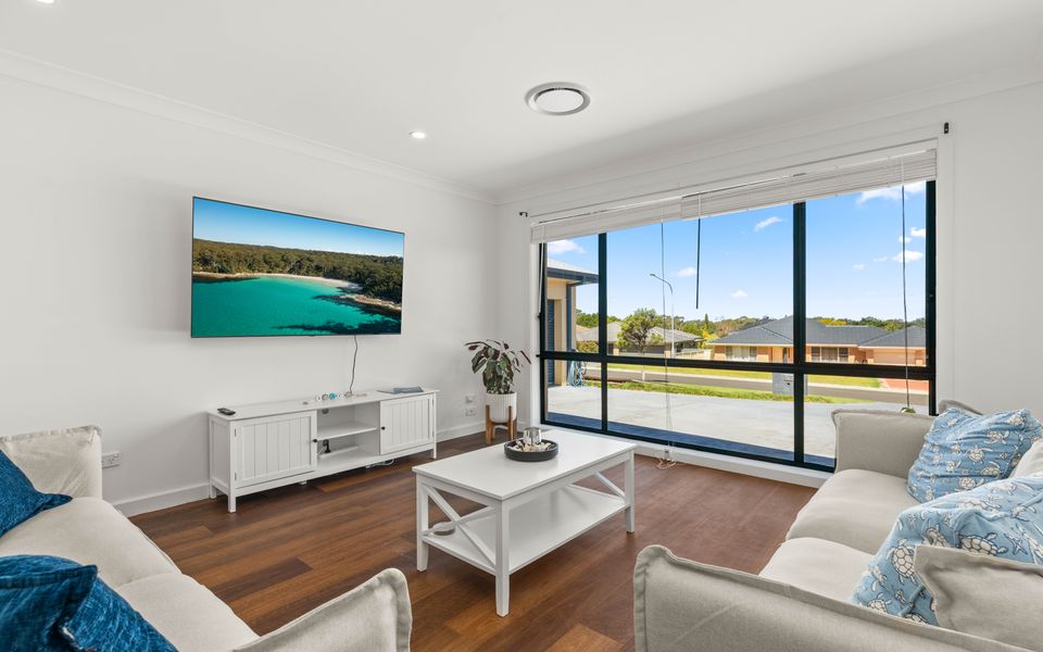 Tur34 – Topsy Turvey by Experience Jervis Bay