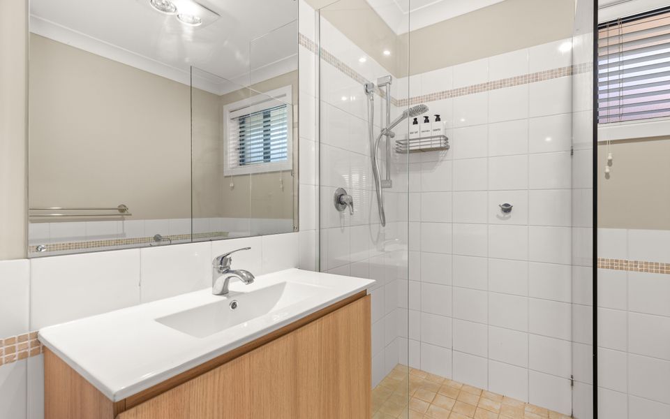 Tur34 – Topsy Turvey by Experience Jervis Bay