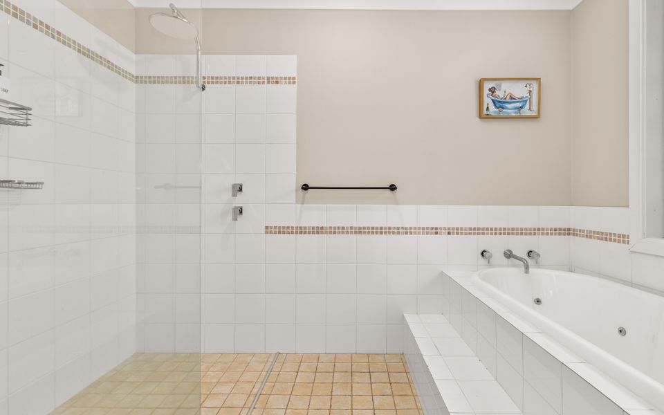 Tur34 – Topsy Turvey by Experience Jervis Bay