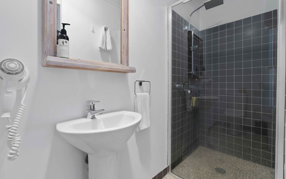 Fre103 – Greenfields Beach House & Studio