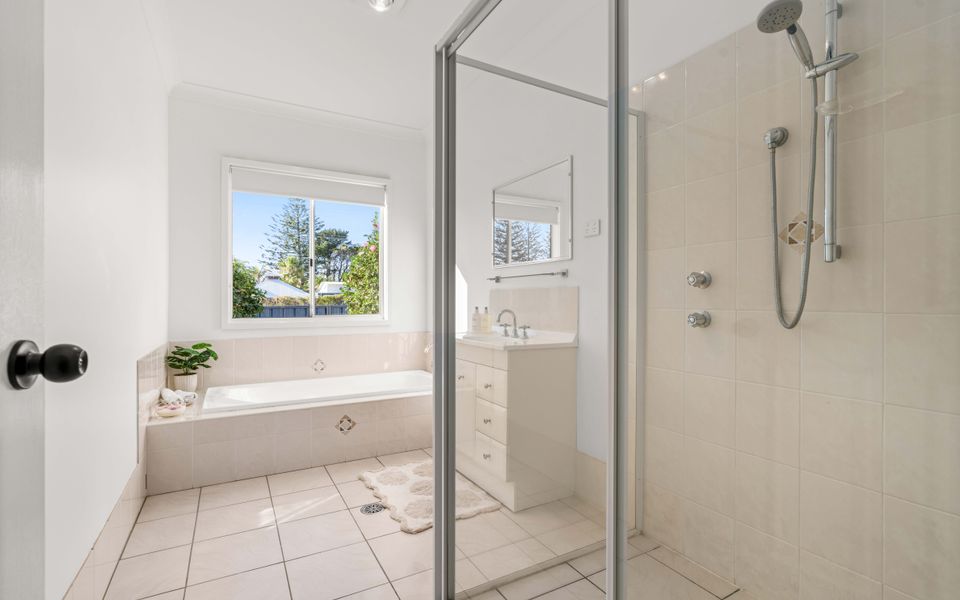 Bay1a – Bayswater Beach House 1 by Experience Jervis Bay