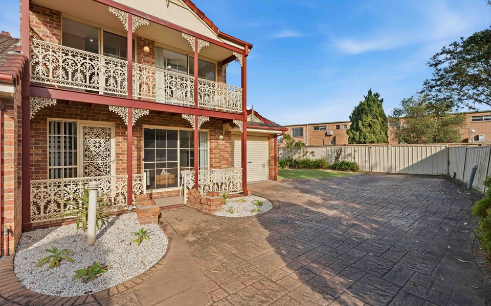 Dun4/7 – Husky Hideaway by Experience Jervis Bay