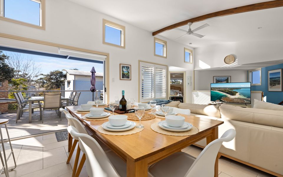 Dun2/9 – White Sands Deck House by Experience Jervis Bay