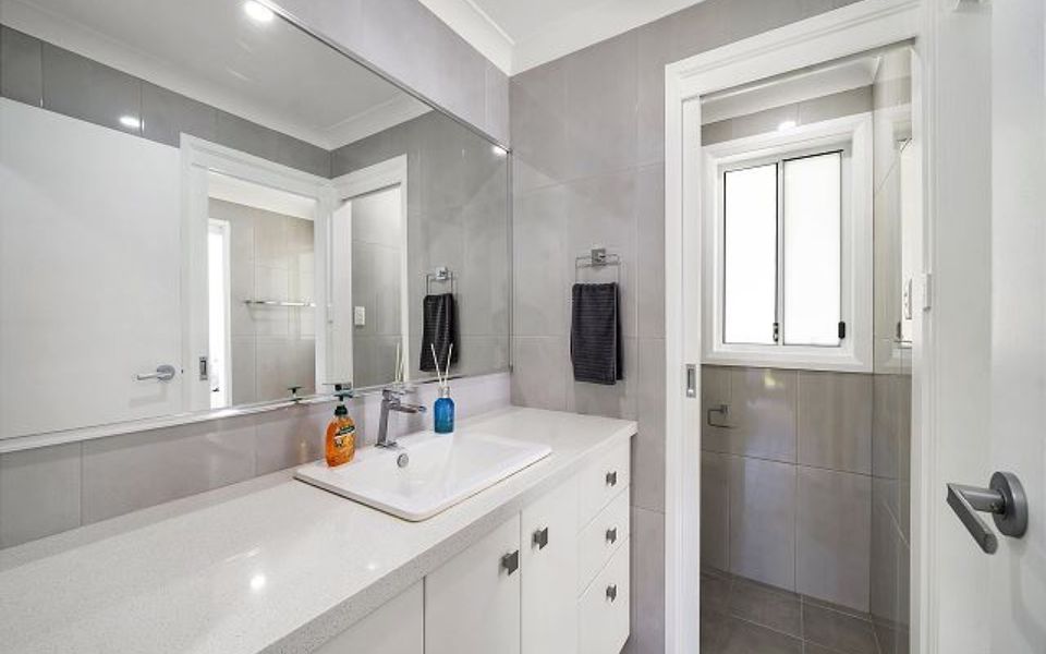 Cur61 – Shellys by Experience Jervis Bay