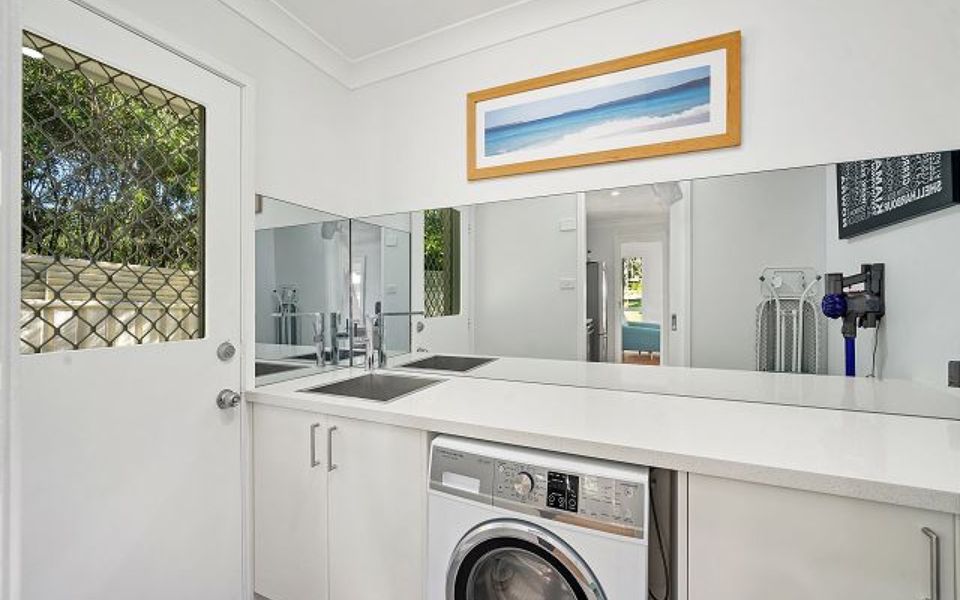 Cur61 – Shellys by Experience Jervis Bay