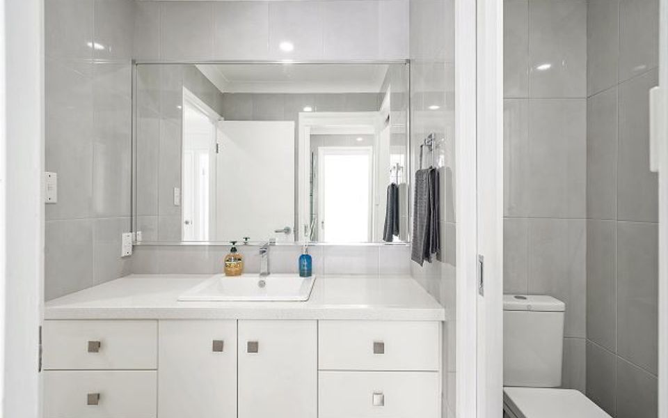 Cur61 – Shellys by Experience Jervis Bay