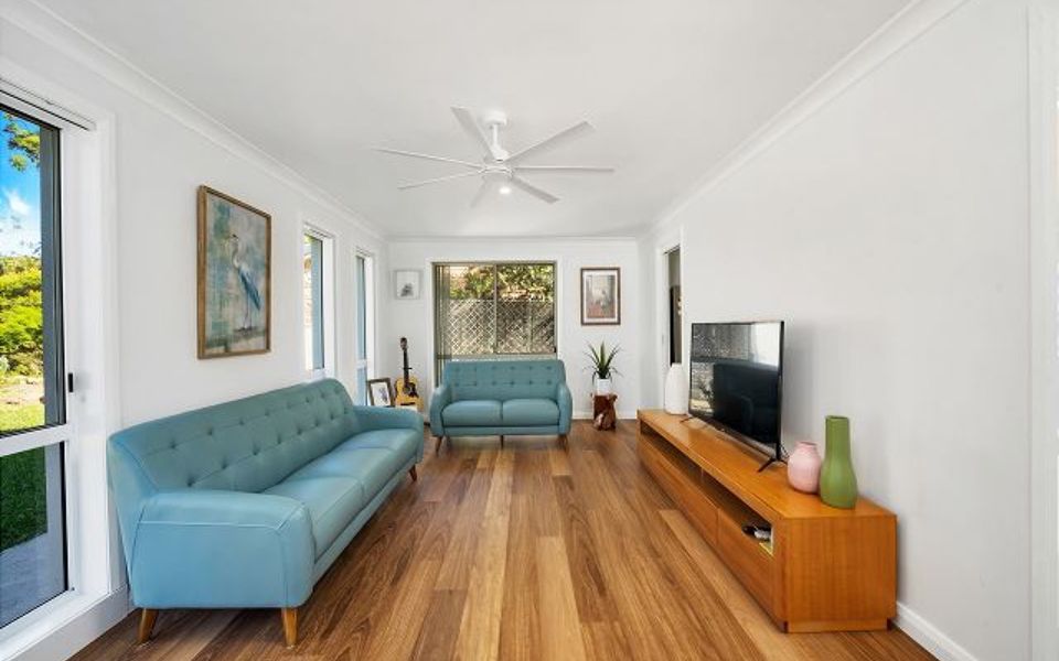 Cur61 – Shellys by Experience Jervis Bay