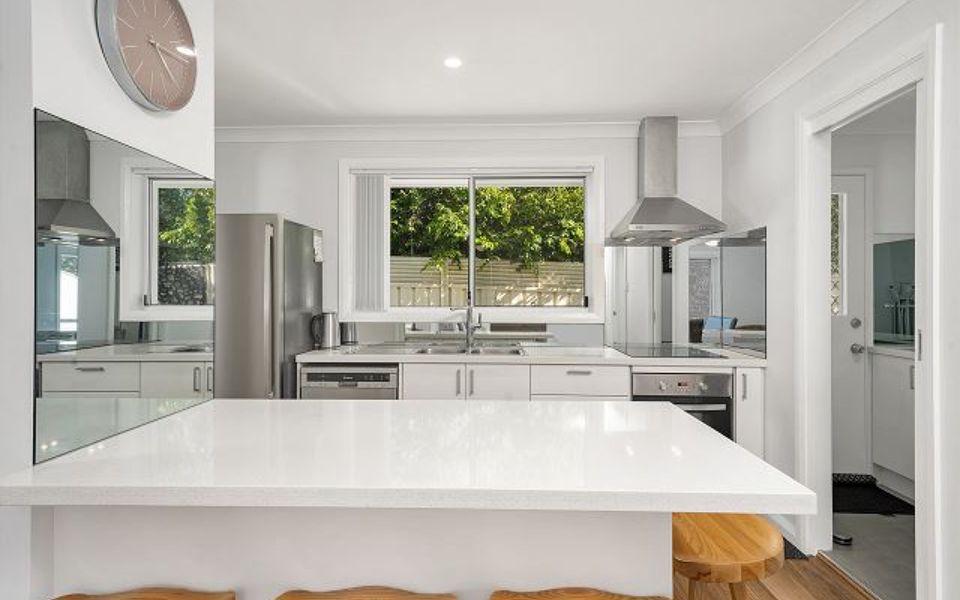 Cur61 – Shellys by Experience Jervis Bay