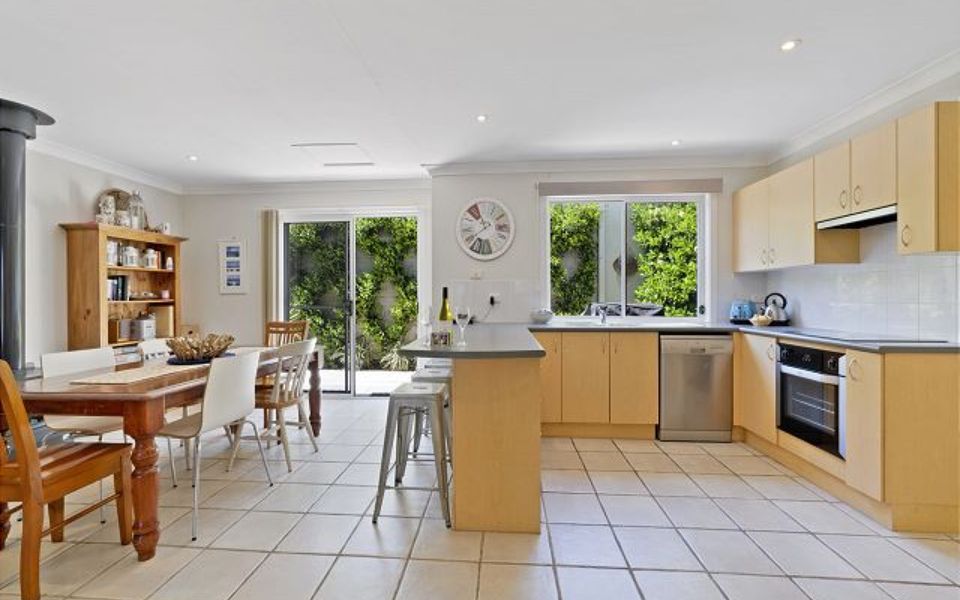 Cur1/38 – Husky House by Experience Jervis Bay