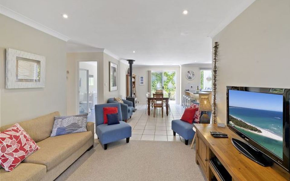 Cur1/38 – Husky House by Experience Jervis Bay