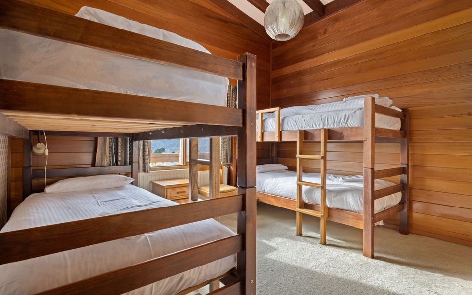 Elvira Ski Haus