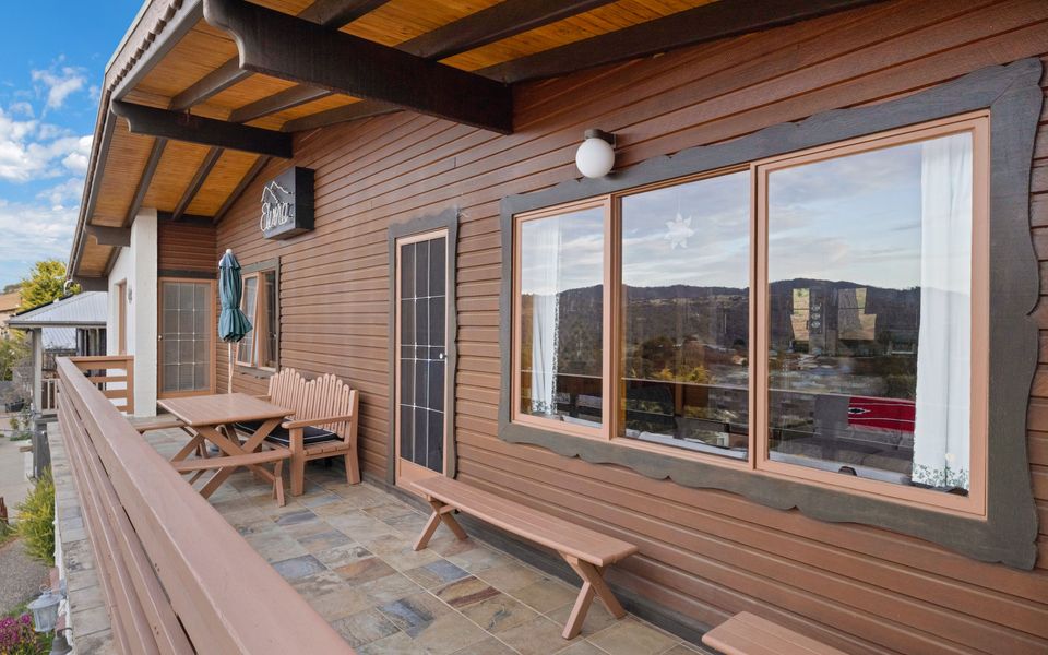 Elvira Ski Haus