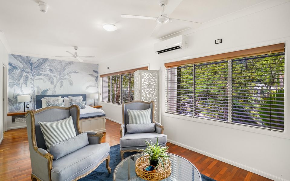 88 Alamanda Palm Cove Luxury Suite with Ocean Views
