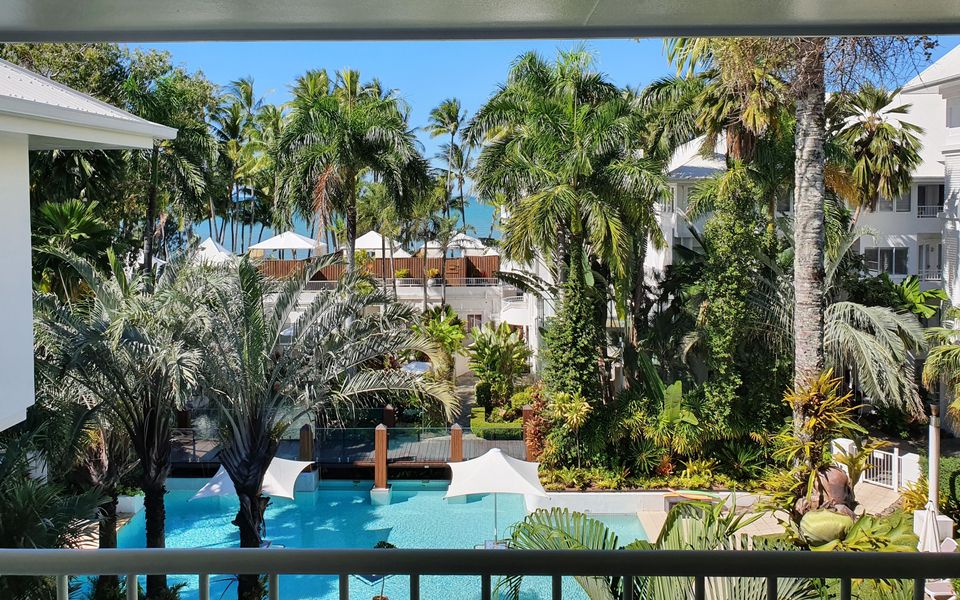 88 Alamanda Palm Cove Luxury Suite with Ocean Views