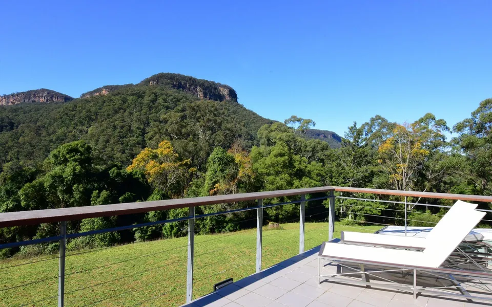 Yeola – Lush location with river access!