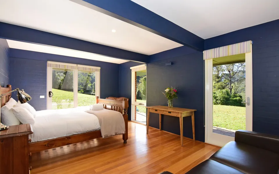 Yeola – Lush location with river access!