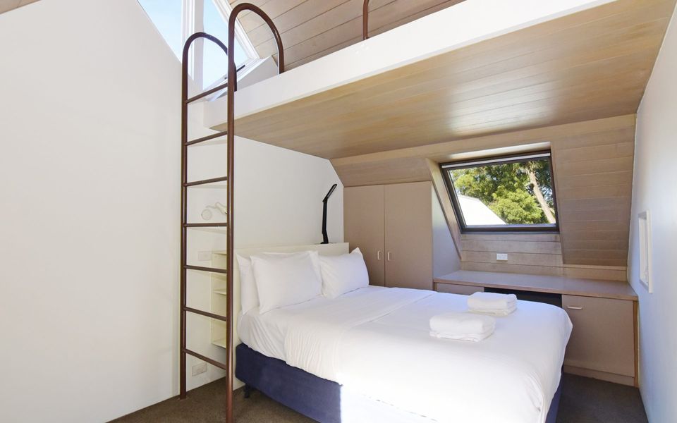 Yeola – Lush location with river access!