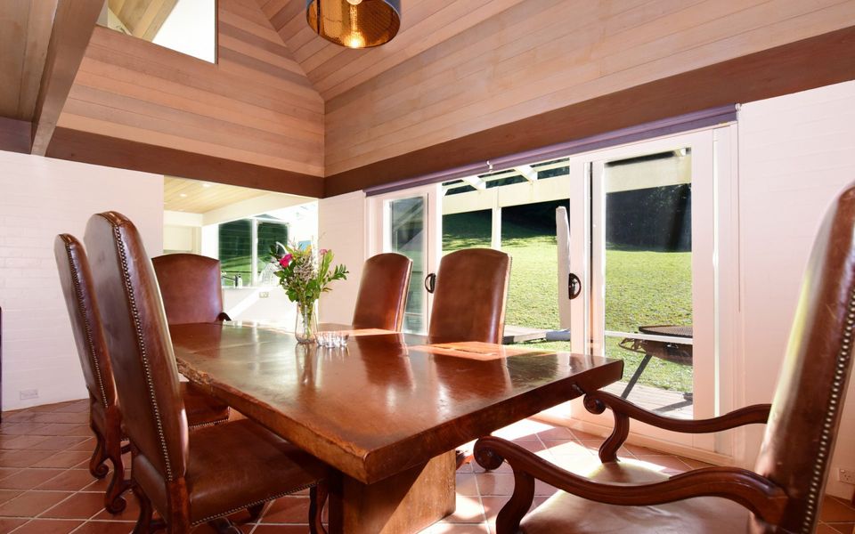 Yeola – Lush location with river access!