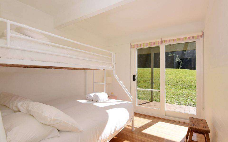 Yeola – Lush location with river access!