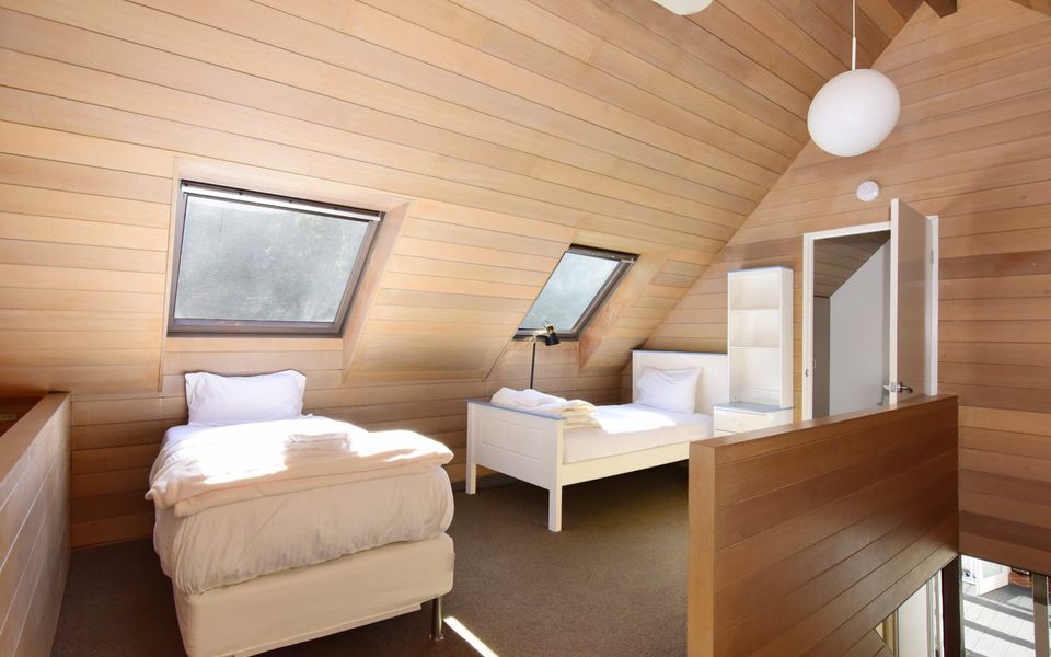 Yeola – Lush location with river access!