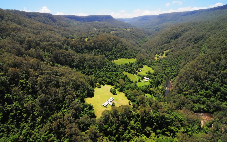 Yeola – Lush location with river access!