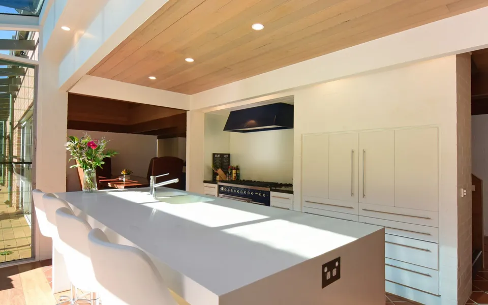 Yeola – Lush location with river access!