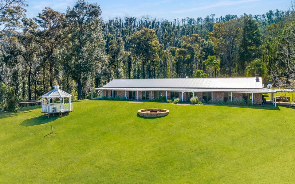 MarMel – Four bedroom home with pool and fire pit