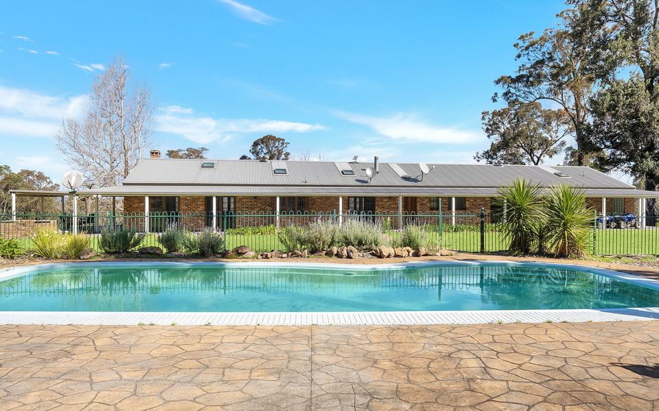MarMel – Four bedroom home with pool and fire pit