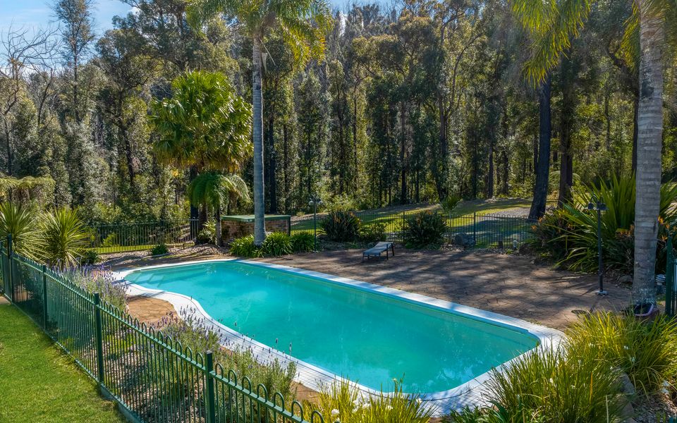 MarMel – Four bedroom home with pool and fire pit