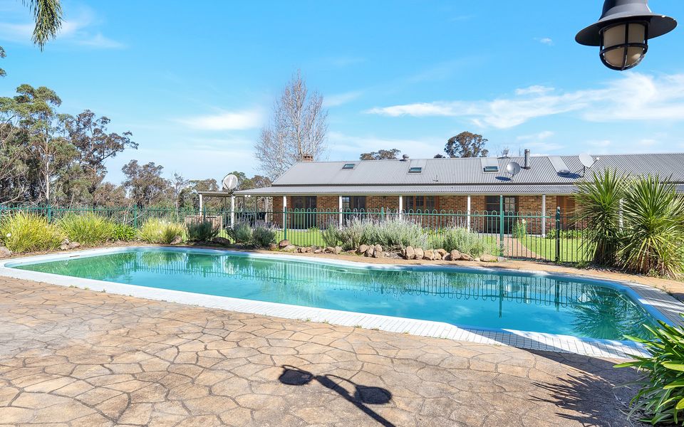 MarMel – Four bedroom home with pool and fire pit