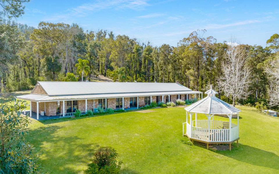 MarMel – Four bedroom home with pool and fire pit