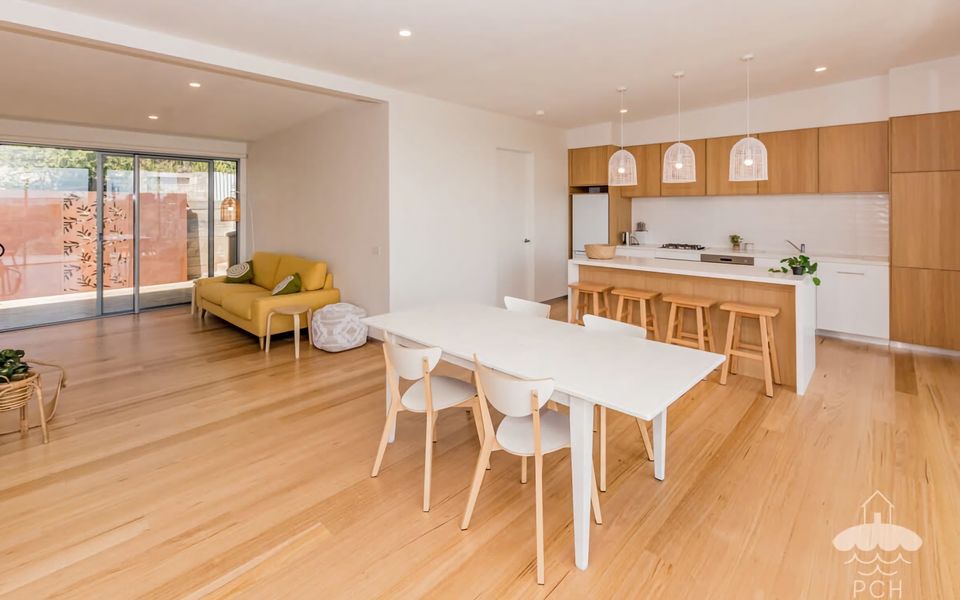 28 Ennisvale AvE – Stay 5 Nights PAY 4 – Jan 1-22