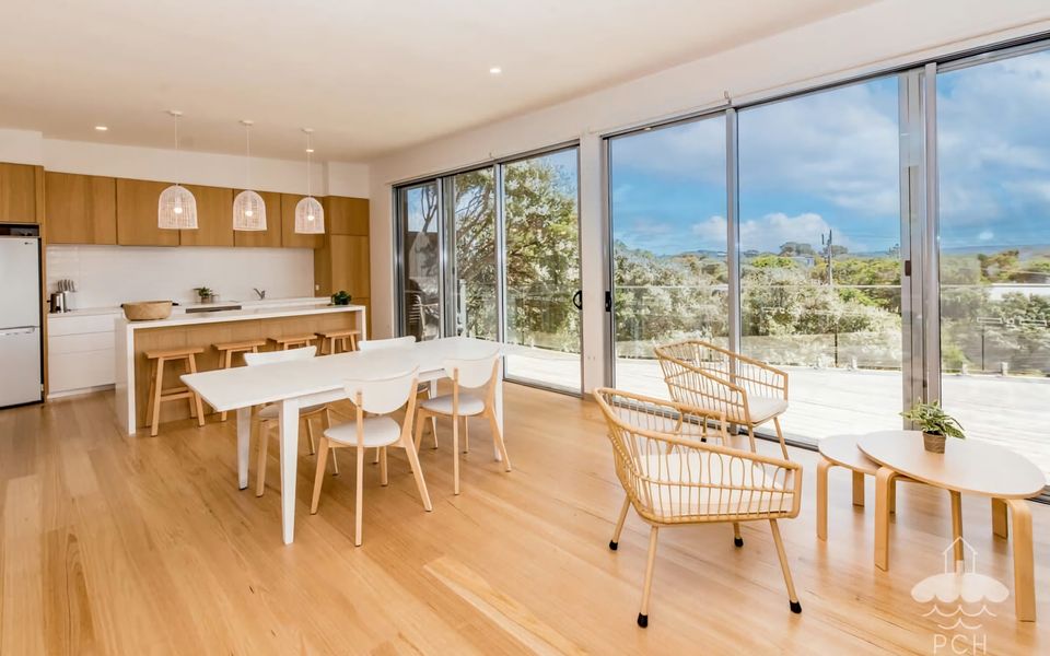 28 Ennisvale AvE – Stay 5 Nights PAY 4 – Jan 1-22