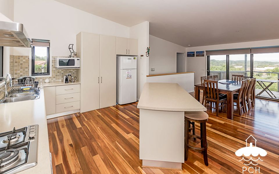 37 Oceanview Pde – Stay 5 Nights PAY 4 – Jan 1-22