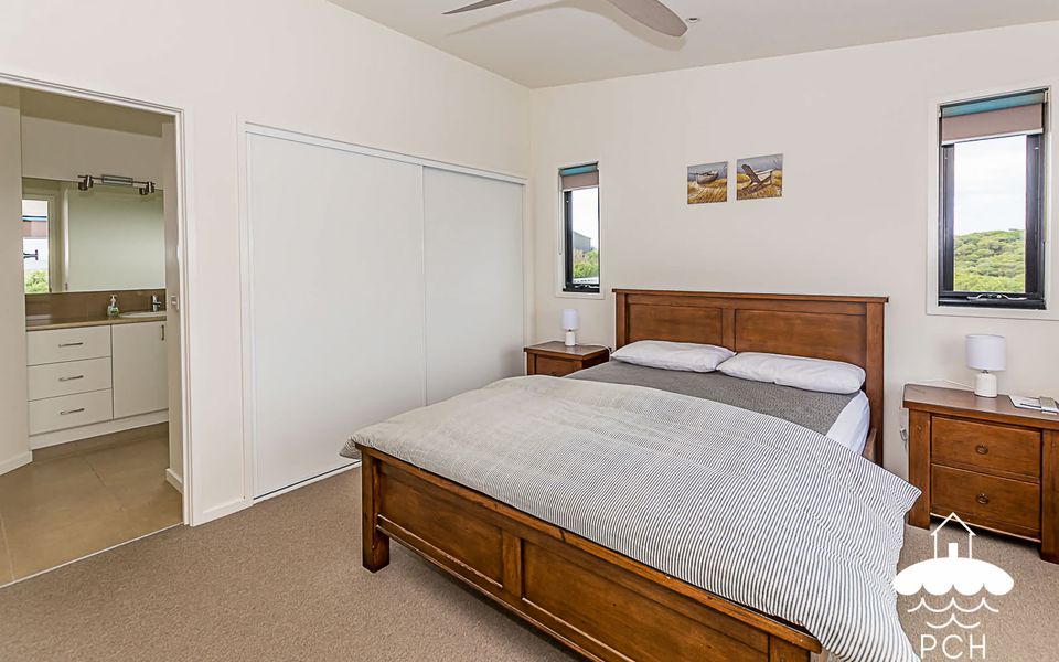 37 Oceanview Pde – Stay 5 Nights PAY 4 – Jan 1-22