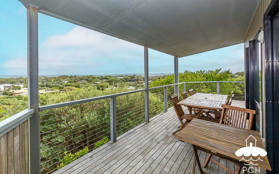 37 Oceanview Pde – Stay 5 Nights PAY 4 – Jan 1-22
