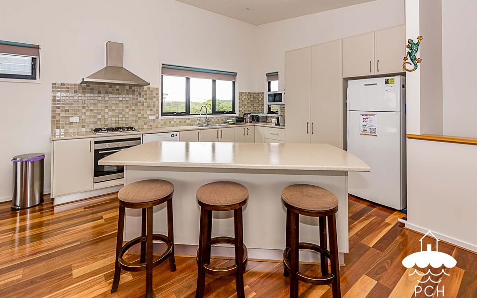 37 Oceanview Pde – Stay 5 Nights PAY 4 – Jan 1-22