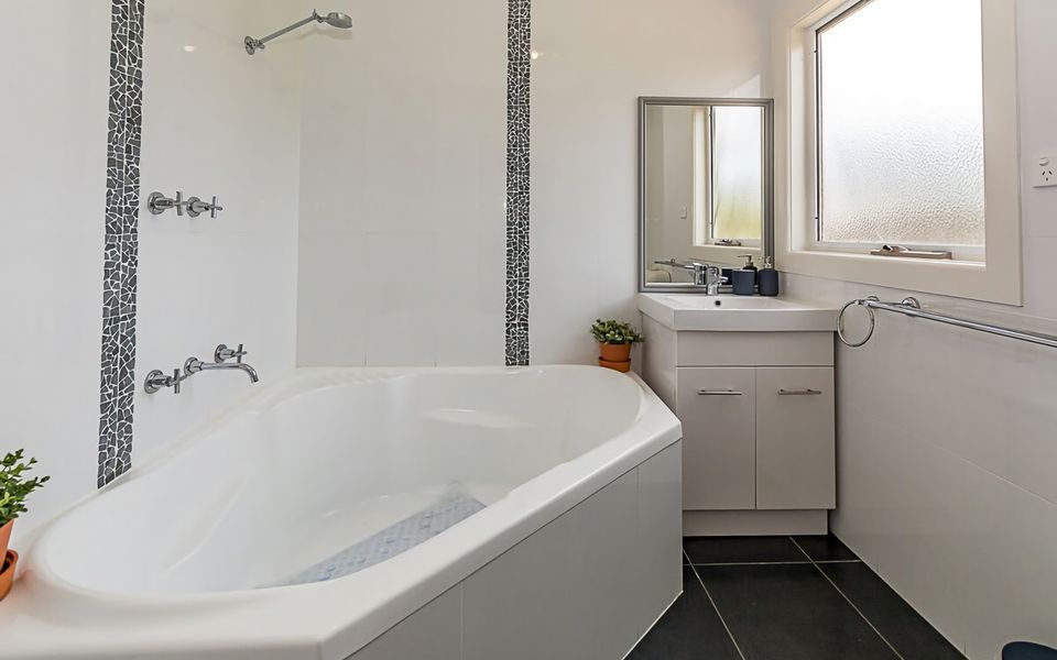 Benwerrin House – Stay 5 Nights PAY 4 – Jan 1-22