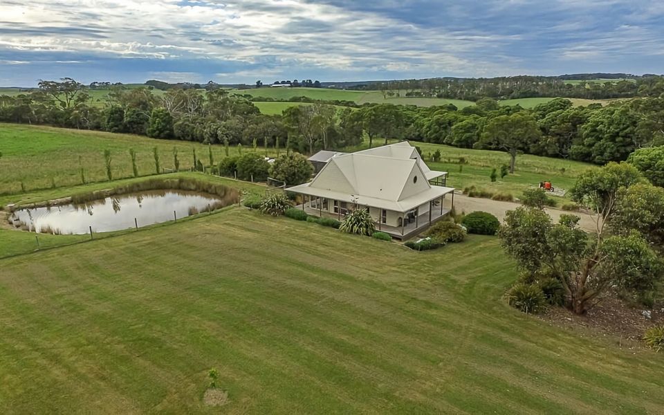 Benwerrin House – Stay 5 Nights PAY 4 – Jan 1-22