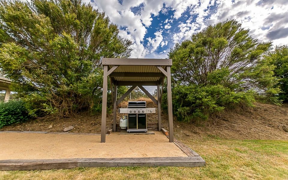 Benwerrin House – Stay 5 Nights PAY 4 – Jan 1-22