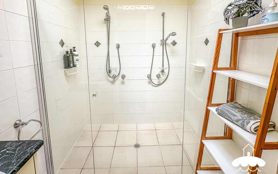 Upstairs ensuite with twin shower