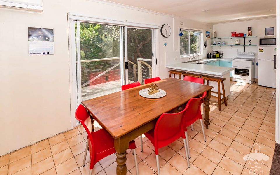 Open plan kitchen/dining upstairs