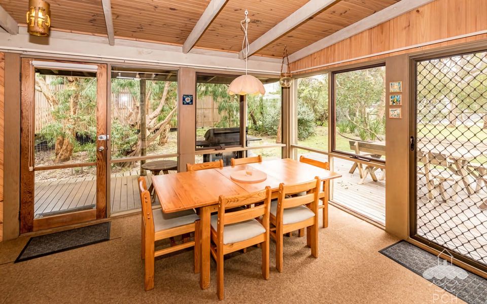 Sandy Point Log Cabin