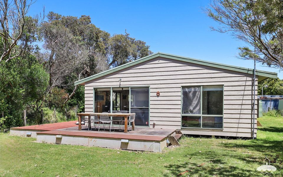 The Ash, Sandy Point