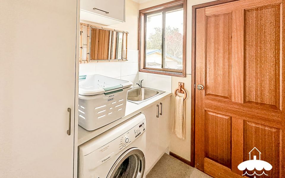 14 Tecoma Ave – Stay 5 Nights PAY 4 – Jan 1-22