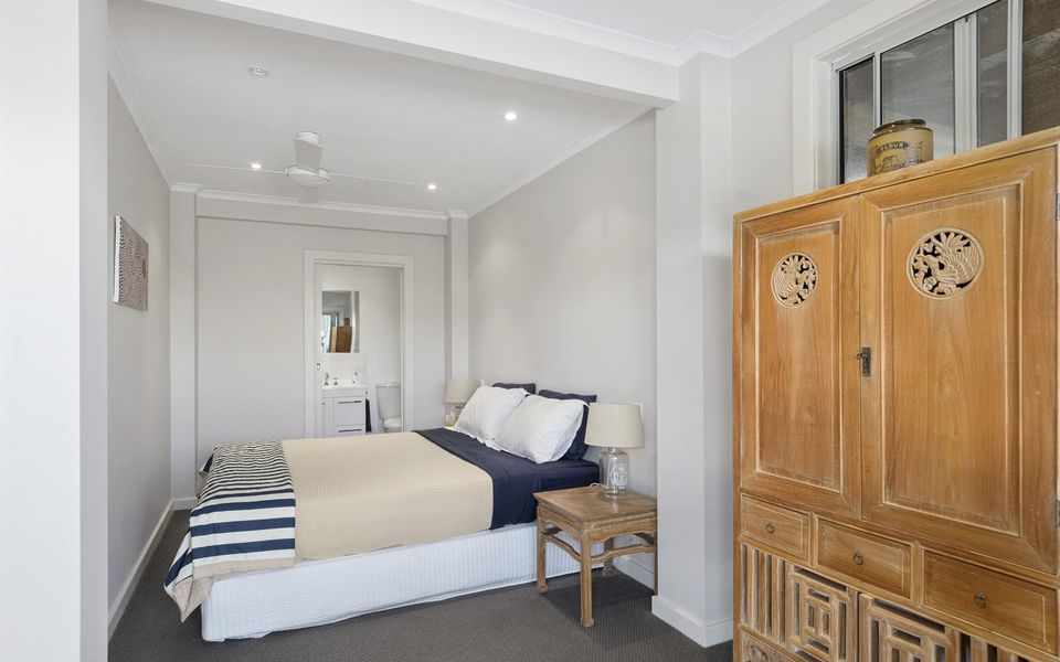 ‘YELLOW Door’ on Stacey – 17 Stacey Drive