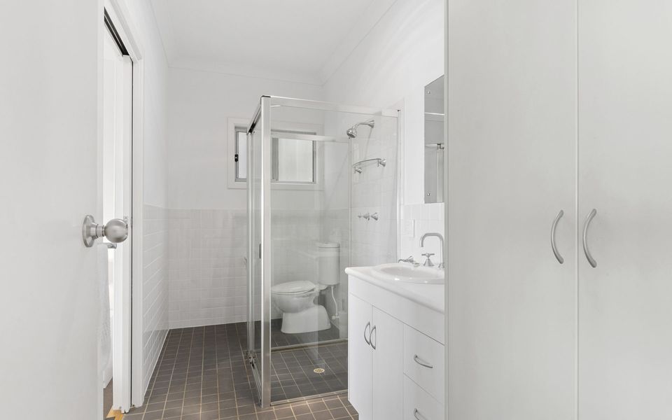 ‘YELLOW Door’ on Stacey – 17 Stacey Drive