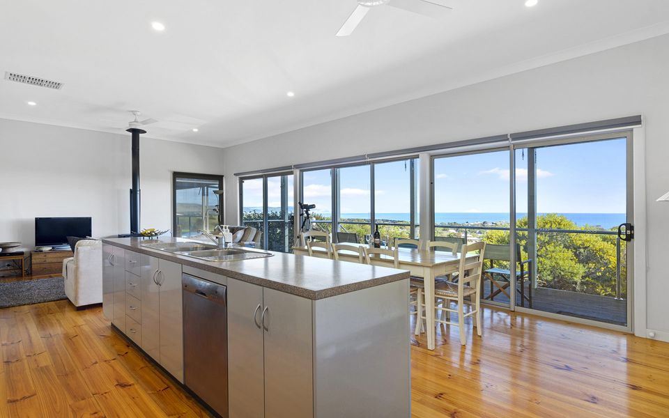 ‘YELLOW Door’ on Stacey – 17 Stacey Drive