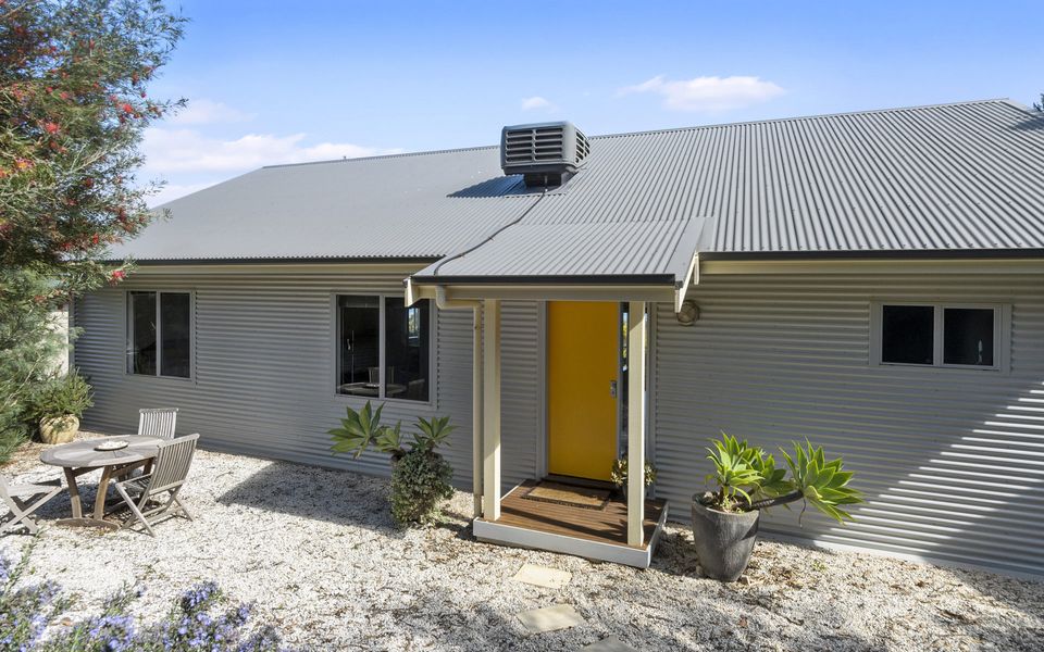 ‘YELLOW Door’ on Stacey – 17 Stacey Drive