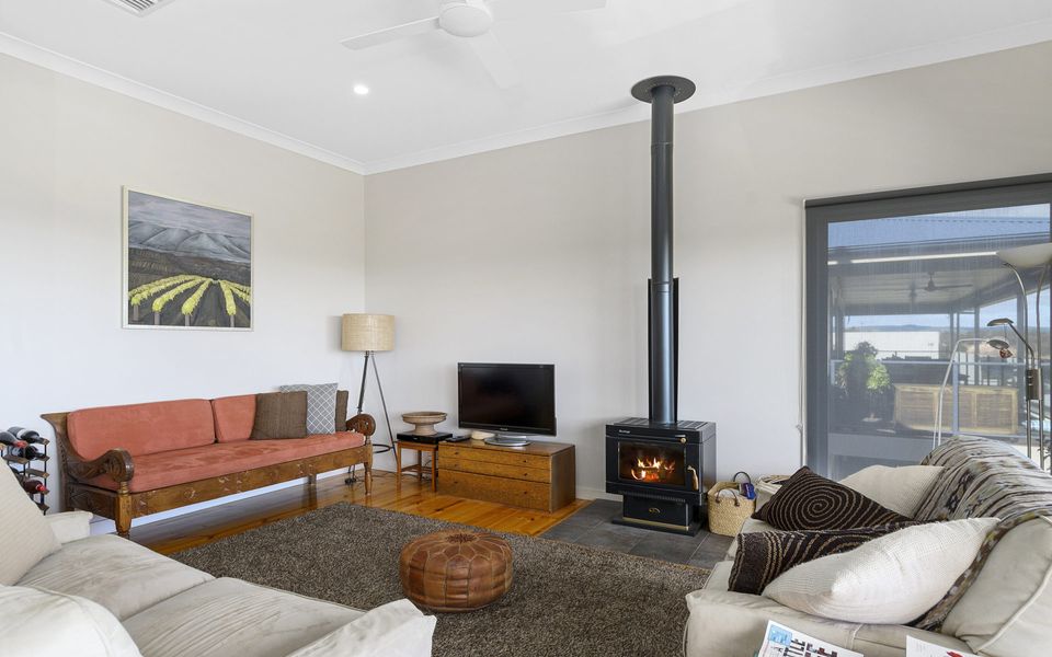 ‘YELLOW Door’ on Stacey – 17 Stacey Drive